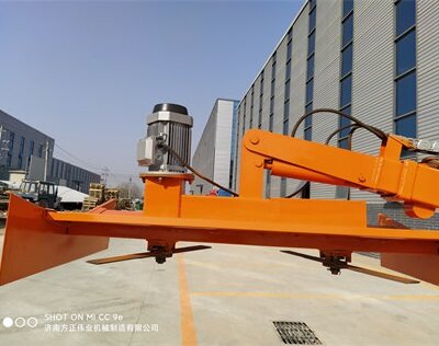 高速公(gong)路綠(lv)籬脩剪(jian)機(ji)